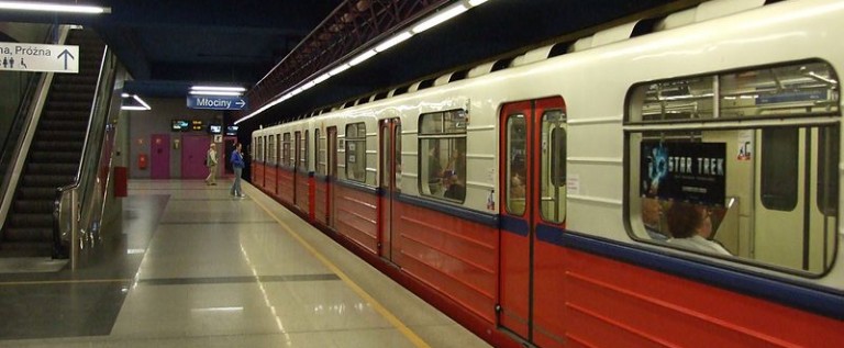 Stacja Metro Świętokrzyska znowu otwarta