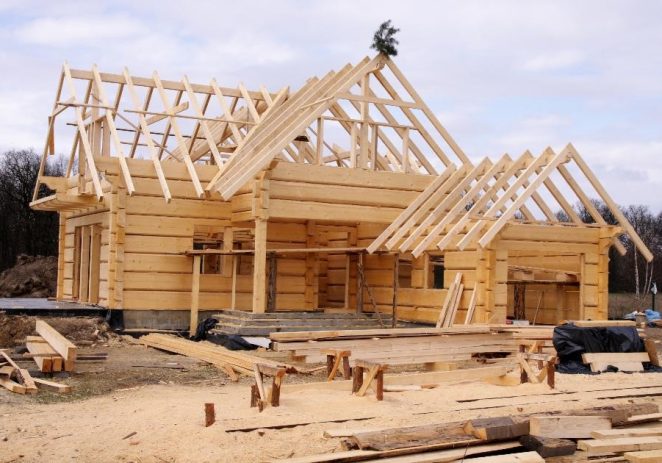 Średnio 369 000 PLN za budowę domu z drewna. Raport Oferteo.pl