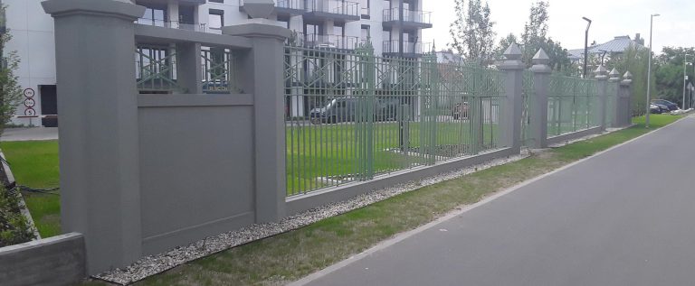 Rekonstrukcja zabytkowego ogrodzenie na terenie inwestycji Vilda Park w Poznaniu zakończona